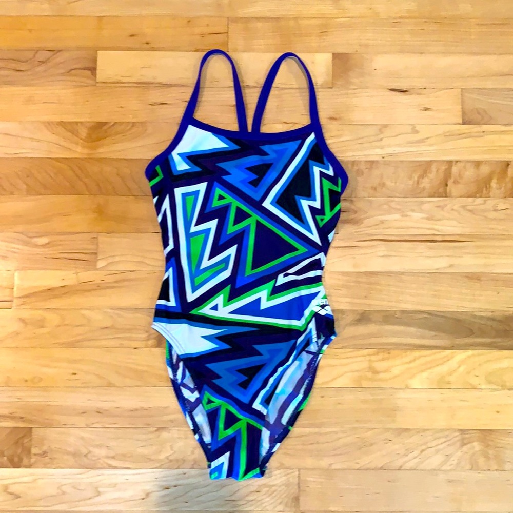 Arena women’s swimsuit 30